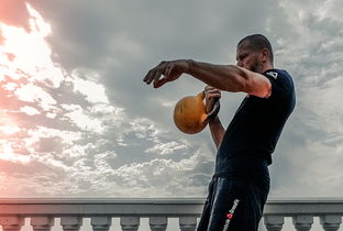 b体育官方网站-詹姆斯亲自指导小将完成训练动作，詹姆斯训练有多刻苦