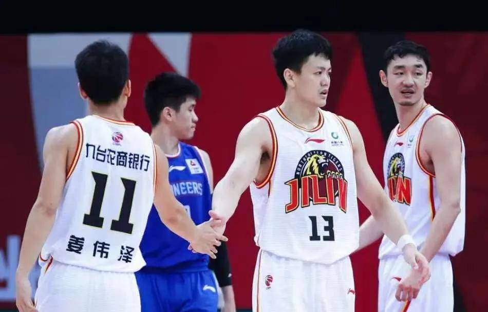 包含B体育官方网址：CBA季后赛黑马逆袭：实力、战术与心态的词条